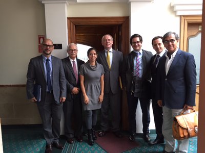 Peter Van den Bossche (middle) with USFQ rector, dean, vice-dean and colleagues    