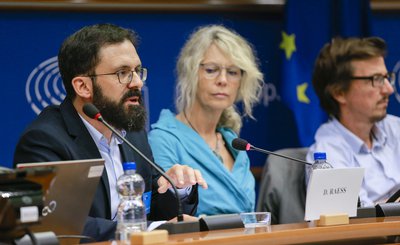 Damian Raess (left) with fellow panellists    © 2018 EU-EP/Arnaud DEVILLERS